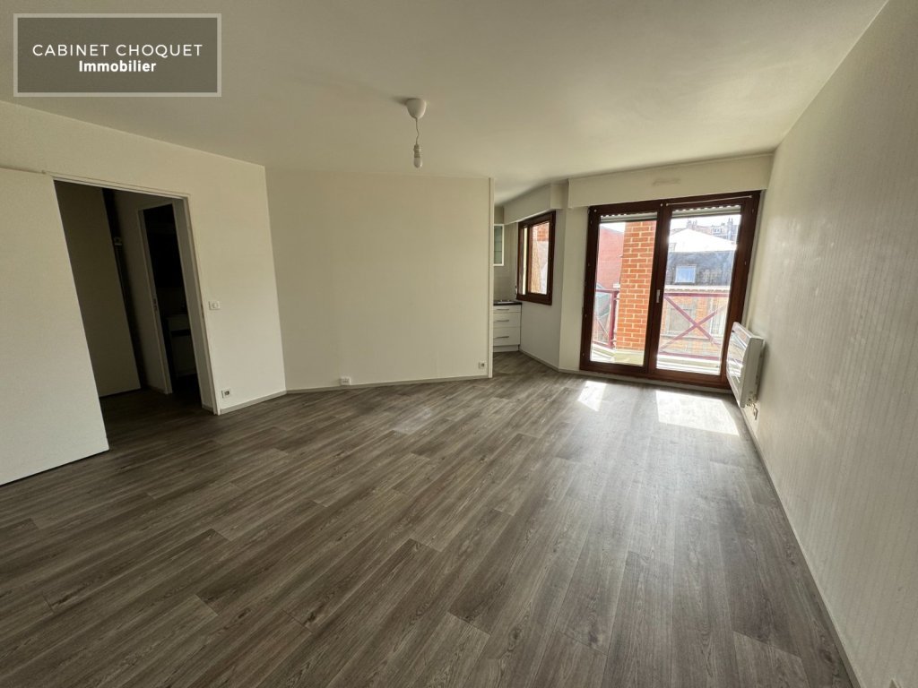 LILLE - CENTRE - VAUBAN - PROX RUE NATIONALE - RUE DES STATIONS - METRO GAMBETTA - F2 AVEC BALCON & PARKING - Disponible de suite