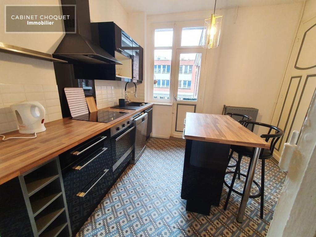 LILLE - PLEIN CENTRE - ENTRE BEAUX-ARTS & GARE LILLE FLANDRE - PROX RUE DU MOLINEL - METROS - F2 AVEC BALCON ET CAVE - Disponible de suite