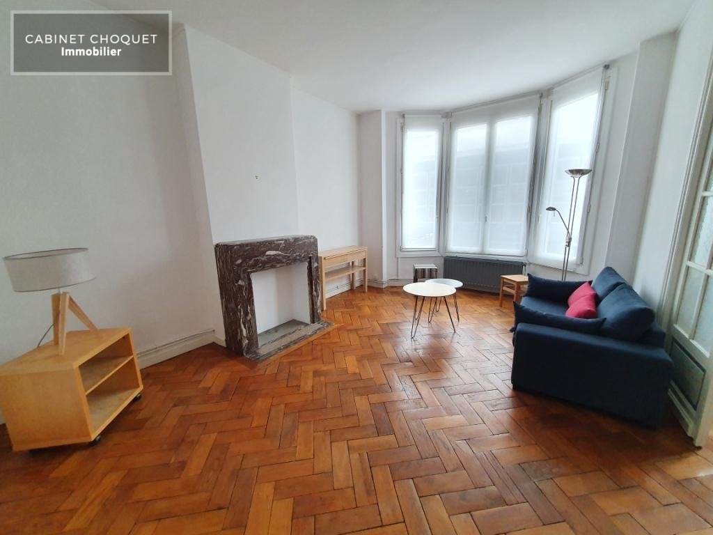 LILLE - PLEIN CENTRE - ENTRE BEAUX-ARTS & GARE LILLE FLANDRE - PROX RUE DU MOLINEL - METROS - F2 AVEC BALCON ET CAVE - Disponible de suite