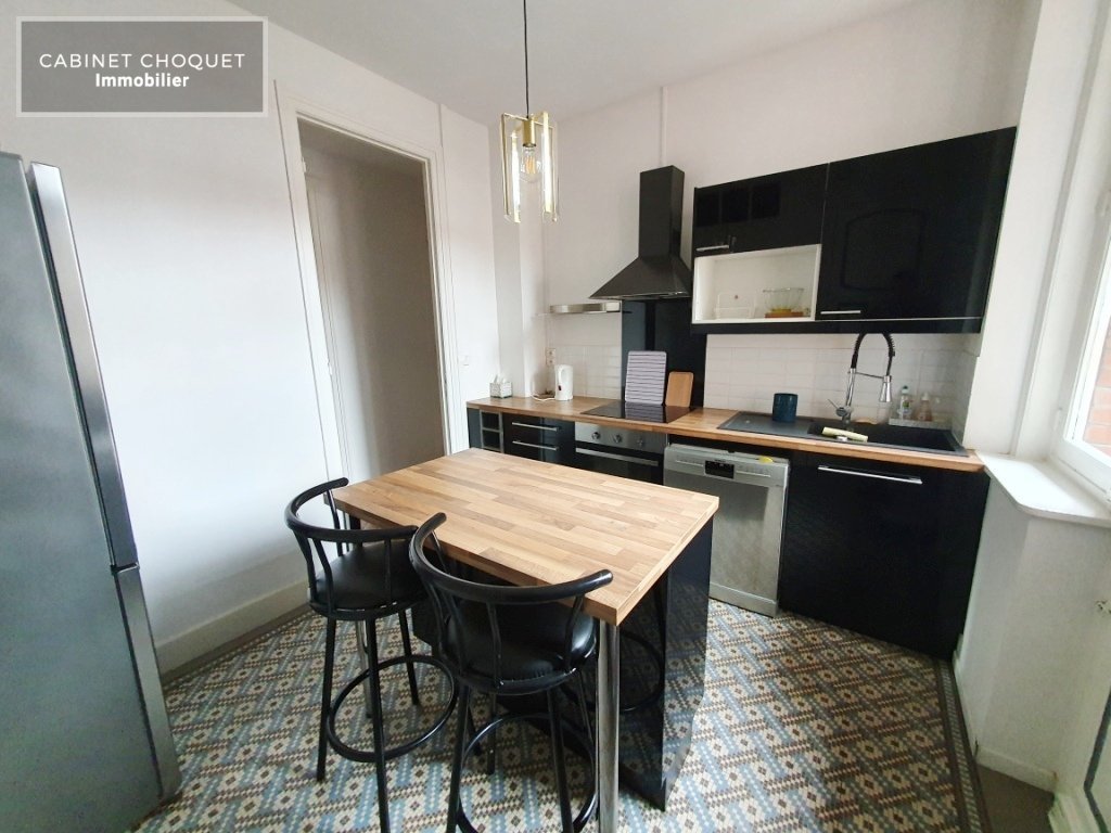 LILLE - PLEIN CENTRE - ENTRE BEAUX-ARTS & GARE LILLE FLANDRE - PROX RUE DU MOLINEL - METROS - F2 AVEC BALCON ET CAVE - Disponible de suite