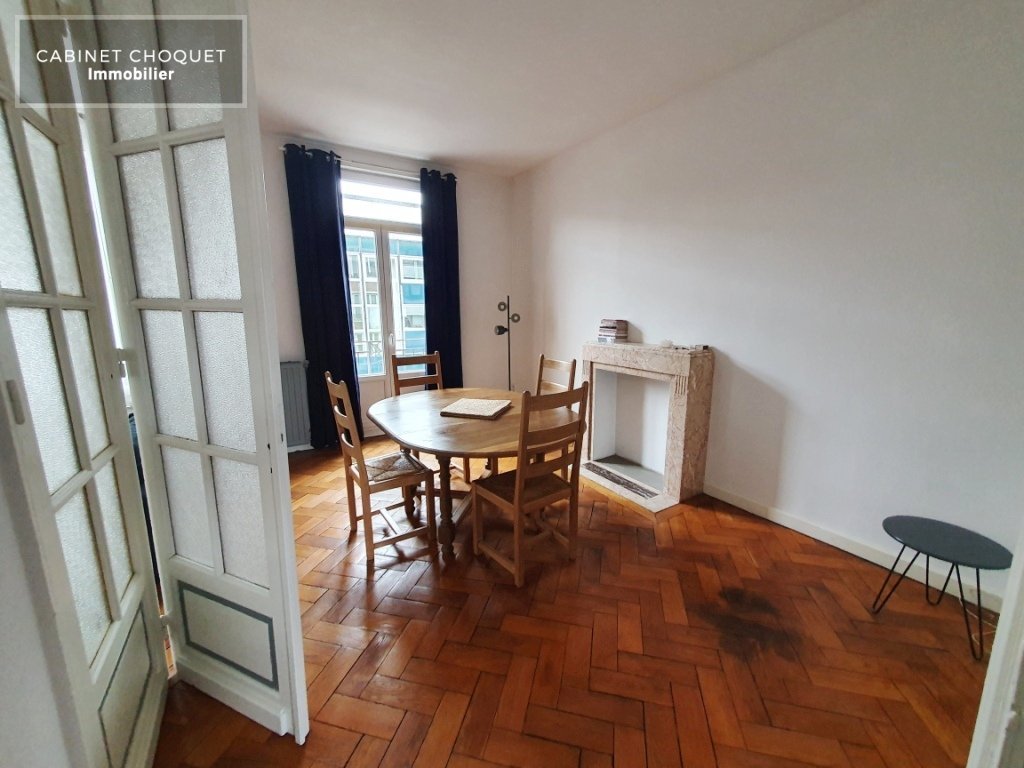 LILLE - PLEIN CENTRE - ENTRE BEAUX-ARTS & GARE LILLE FLANDRE - PROX RUE DU MOLINEL - METROS - F2 AVEC BALCON ET CAVE - Disponible de suite