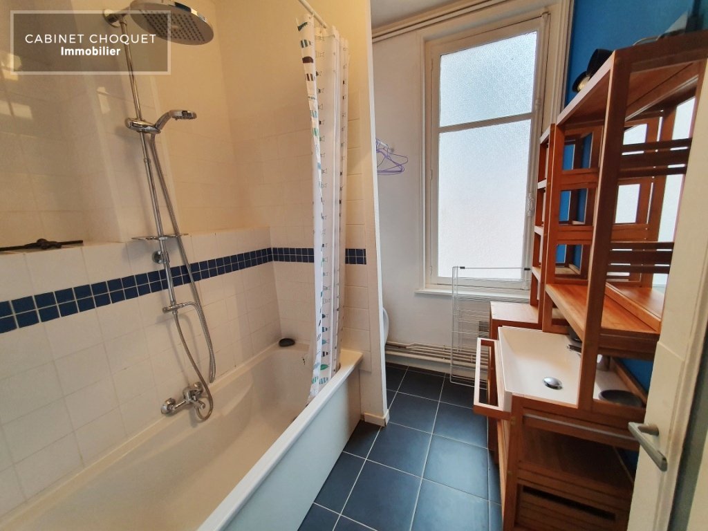 LILLE - PLEIN CENTRE - ENTRE BEAUX-ARTS & GARE LILLE FLANDRE - PROX RUE DU MOLINEL - METROS - F2 AVEC BALCON ET CAVE - Disponible de suite