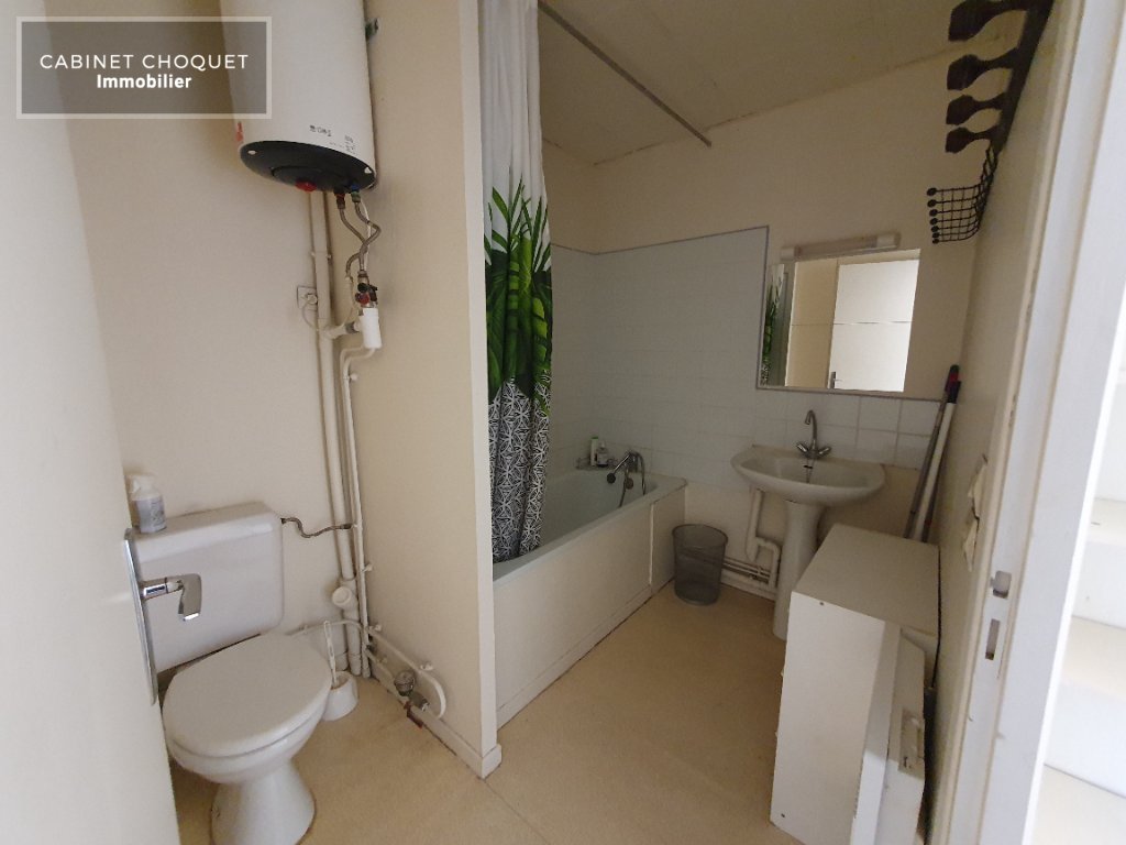LILLE - PROX GARE LILLE EUROPE - EURALILLE - COMMERCES - METROS SAINT MAURICE & CAULIER - F2 EQUIPE AVEC CAVE - Disponible de suite