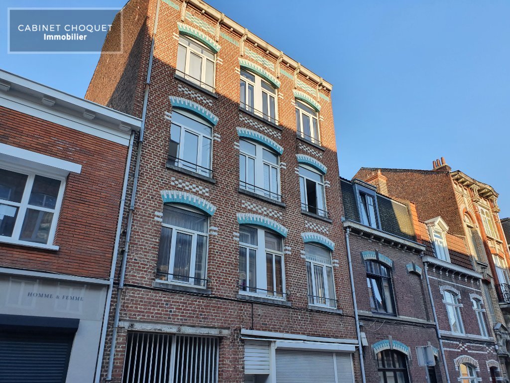 LILLE - PROX GARE LILLE EUROPE - EURALILLE - COMMERCES - METROS SAINT MAURICE & CAULIER - F2 EQUIPE AVEC CAVE - Disponible de suite