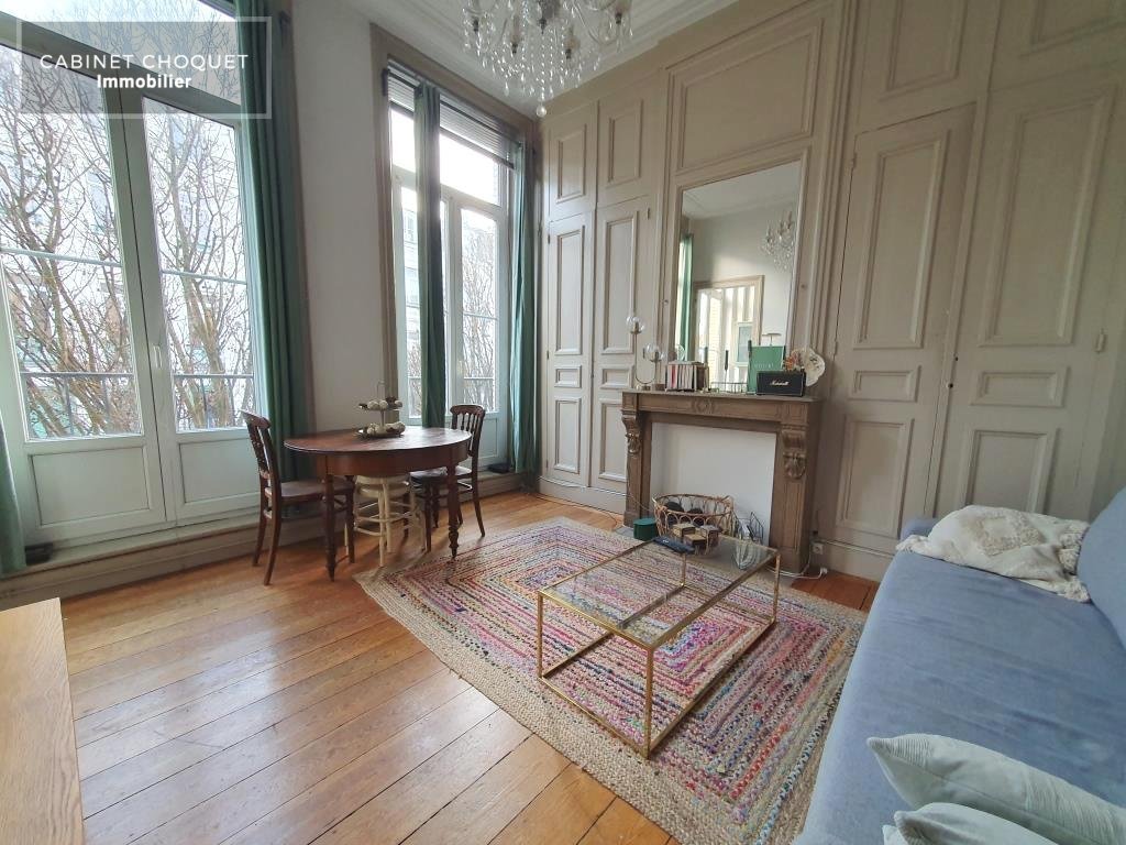 LILLE - QUARTIER SAINT MICHEL - PROX RUE SOLFERINO & THEATRE SEBASTOPOL - ENTRE RUE FLEURUS & RUE D ARTOIS - METROS REPUBLIQUE & GAMBETTA - COMMERCES - CHARMANT F2 AVEC CACHET ET CAVE