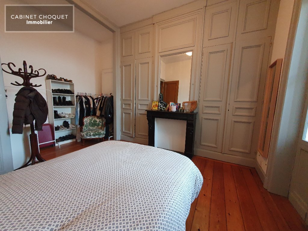 LILLE - QUARTIER SAINT MICHEL - PROX RUE SOLFERINO & THEATRE SEBASTOPOL - ENTRE RUE FLEURUS & RUE D ARTOIS - METROS REPUBLIQUE & GAMBETTA - COMMERCES - CHARMANT F2 AVEC CACHET ET CAVE
