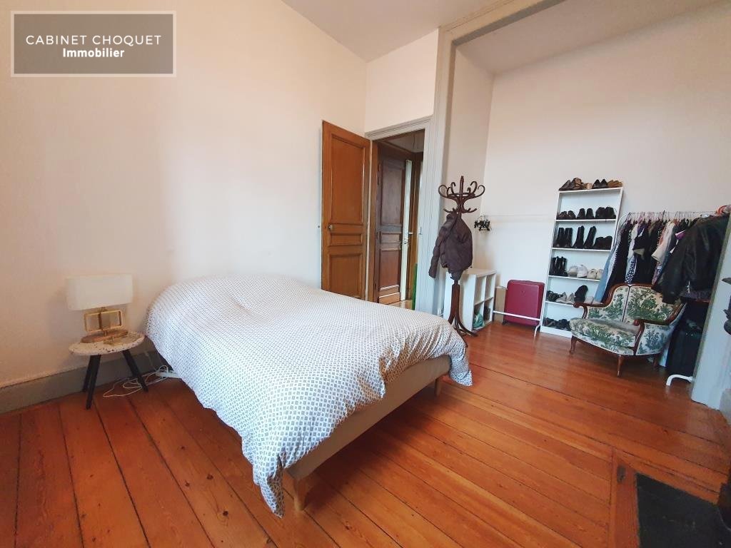 LILLE - QUARTIER SAINT MICHEL - PROX RUE SOLFERINO & THEATRE SEBASTOPOL - ENTRE RUE FLEURUS & RUE D ARTOIS - METROS REPUBLIQUE & GAMBETTA - COMMERCES - CHARMANT F2 AVEC CACHET ET CAVE