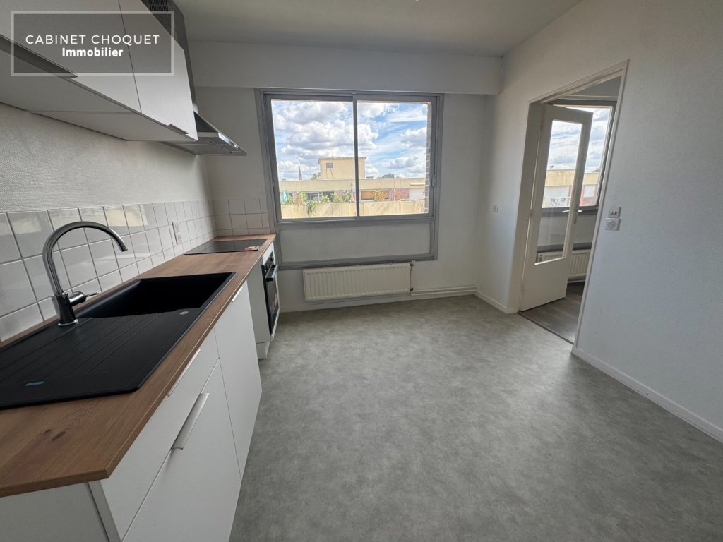 LILLE - VAUBAN - NATIONALE - LA CATHO - METRO CORMONTAIGNE - F2 AVEC PARKING ET CAVE - Disponible de suite
