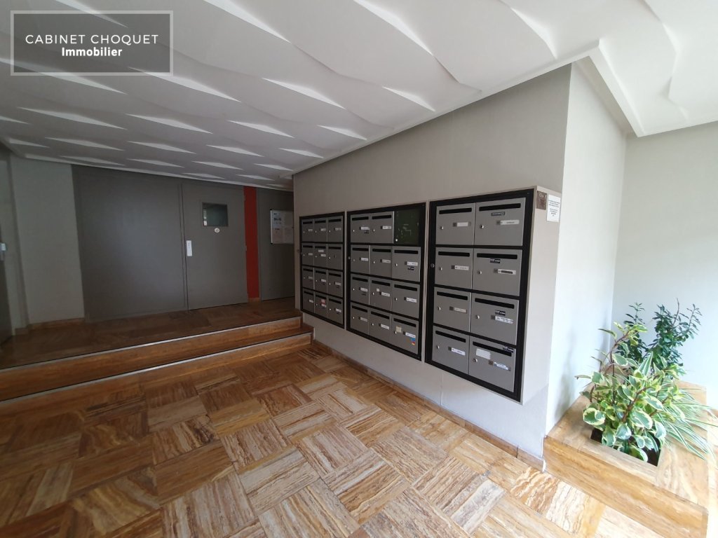 LILLE - VAUBAN - NATIONALE - LA CATHO - METRO CORMONTAIGNE - F2 AVEC PARKING ET CAVE - Disponible de suite