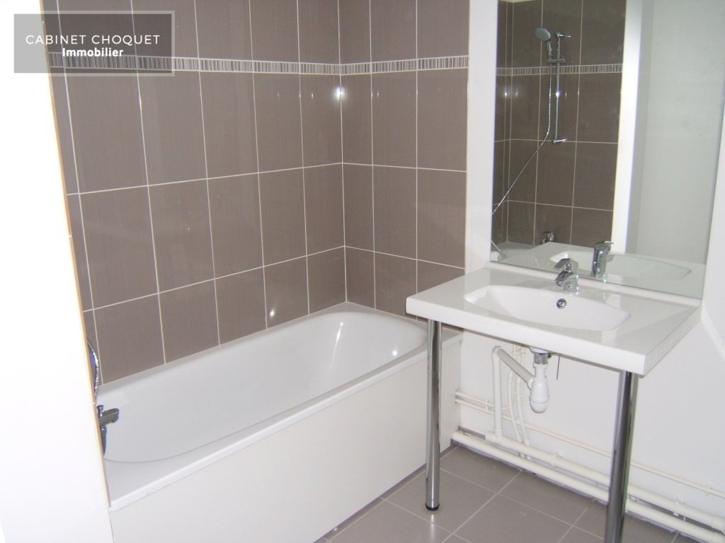 LOMME - PROX EURATECHNOLOGIE- PROX. AV ARTHUR NOTEBART- METRO LOMME LAMBERSART - F2 BBC EN RDC SURELEVE AVEC PARKING- Disponible � partir du 02 avril