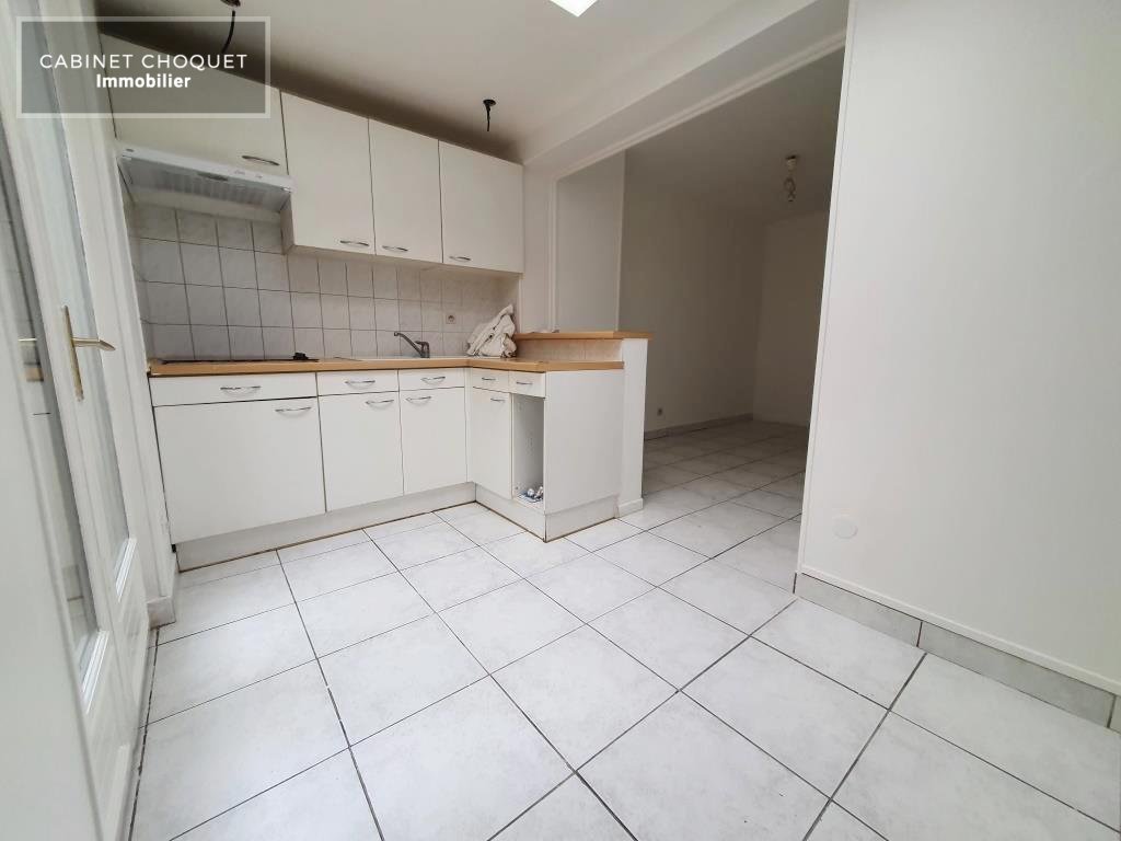 LILLE - CORMONTAIGNE - PROX RUE DE TURENNE - METRO PORT DE LILLE - FACILITES VOIES RAPIDES - COMMERCES - F2 AVEC COUR PRIVATIVE - Disponible de suite