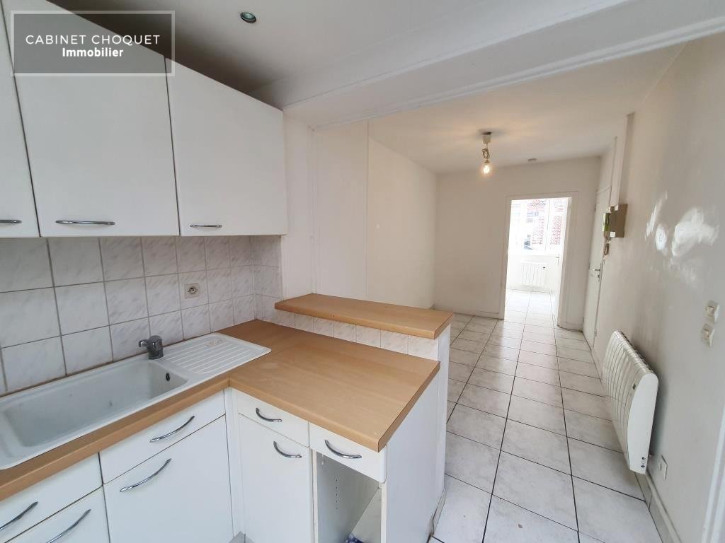 LILLE - CORMONTAIGNE - PROX RUE DE TURENNE - METRO PORT DE LILLE - FACILITES VOIES RAPIDES - COMMERCES - F2 AVEC COUR PRIVATIVE - Disponible de suite