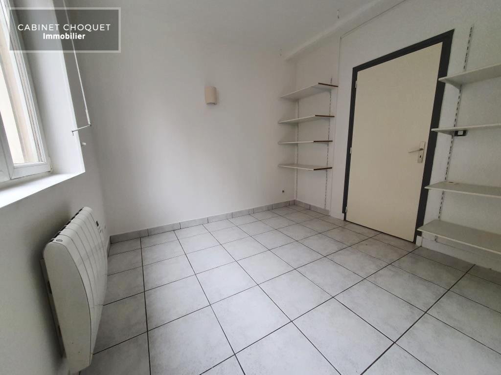 LILLE - CORMONTAIGNE - PROX RUE DE TURENNE - METRO PORT DE LILLE - FACILITES VOIES RAPIDES - COMMERCES - F2 AVEC COUR PRIVATIVE - Disponible de suite