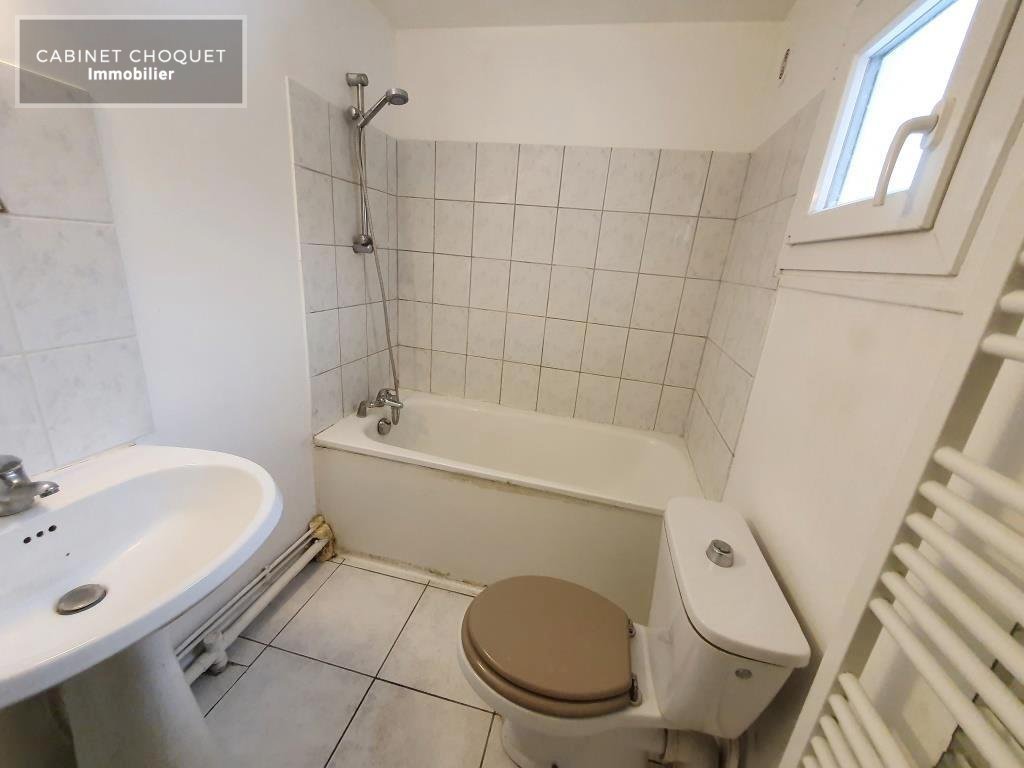 LILLE - CORMONTAIGNE - PROX RUE DE TURENNE - METRO PORT DE LILLE - FACILITES VOIES RAPIDES - COMMERCES - F2 AVEC COUR PRIVATIVE - Disponible de suite