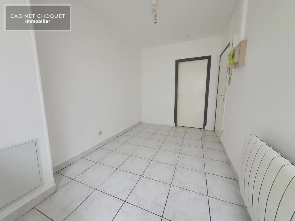 LILLE - CORMONTAIGNE - PROX RUE DE TURENNE - METRO PORT DE LILLE - FACILITES VOIES RAPIDES - COMMERCES - F2 AVEC COUR PRIVATIVE - Disponible de suite