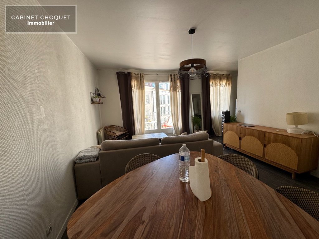 LILLE - HYPER CENTRE - LIMITE VIEUX LILLE  ENTRE GRAND PLACE ET OPERA - PROX GARES & METROS - F2 AVEC BALCON - Disponible à partir du 18 mai