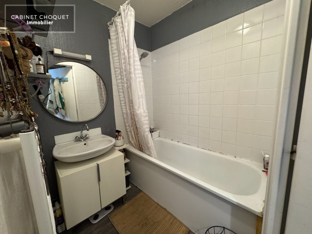 LILLE - HYPER CENTRE - LIMITE VIEUX LILLE  ENTRE GRAND PLACE ET OPERA - PROX GARES & METROS - F2 AVEC BALCON - Disponible à partir du 18 mai