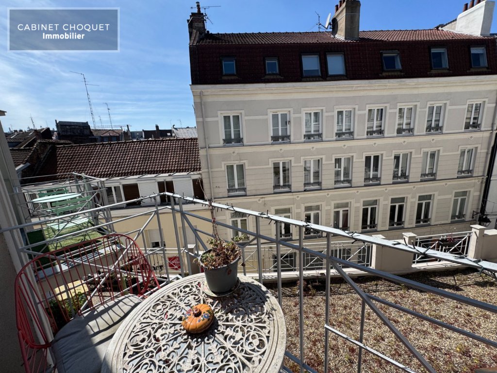 LILLE - HYPER CENTRE - LIMITE VIEUX LILLE  ENTRE GRAND PLACE ET OPERA - PROX GARES & METROS - F2 AVEC BALCON - Disponible à partir du 18 mai