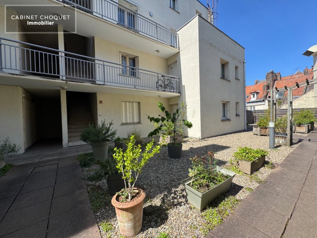 LILLE - HYPER CENTRE - LIMITE VIEUX LILLE  ENTRE GRAND PLACE ET OPERA - PROX GARES & METROS - F2 AVEC BALCON - Disponible à partir du 18 mai