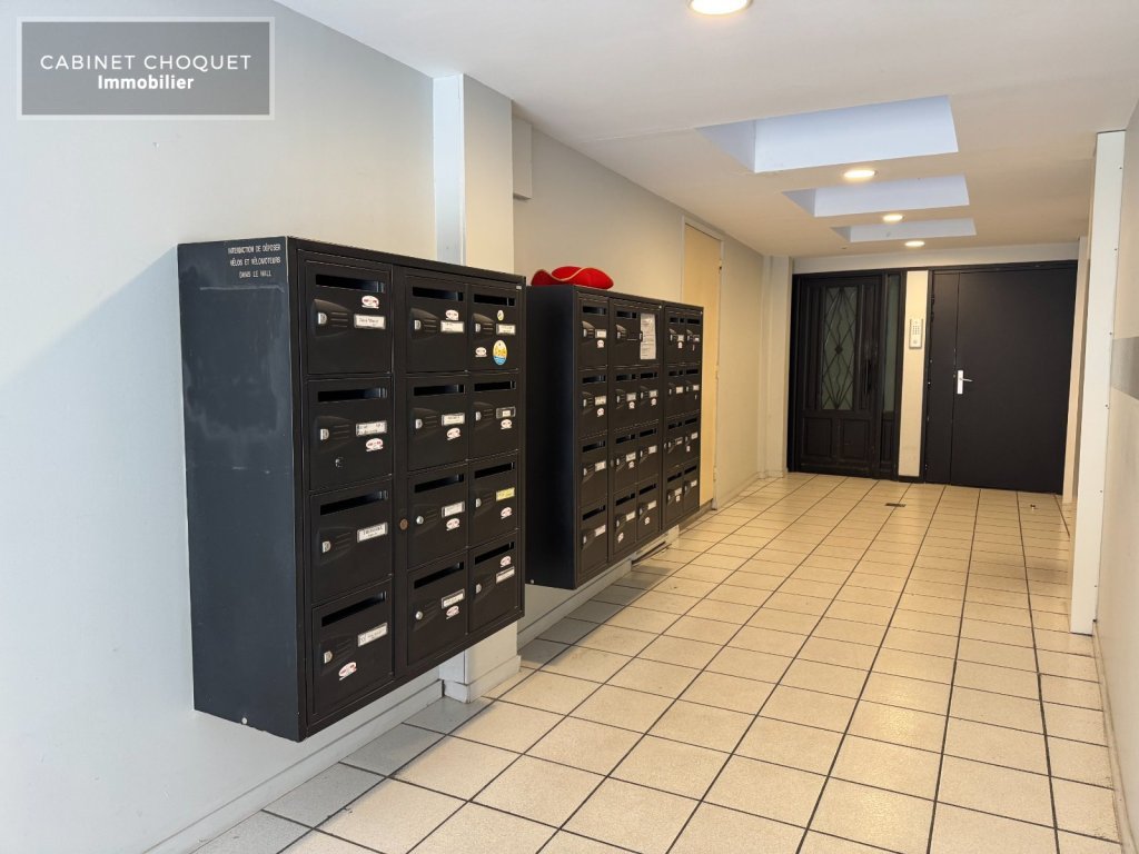 LILLE - HYPER CENTRE - LIMITE VIEUX LILLE  ENTRE GRAND PLACE ET OPERA - PROX GARES & METROS - F2 AVEC BALCON - Disponible à partir du 18 mai