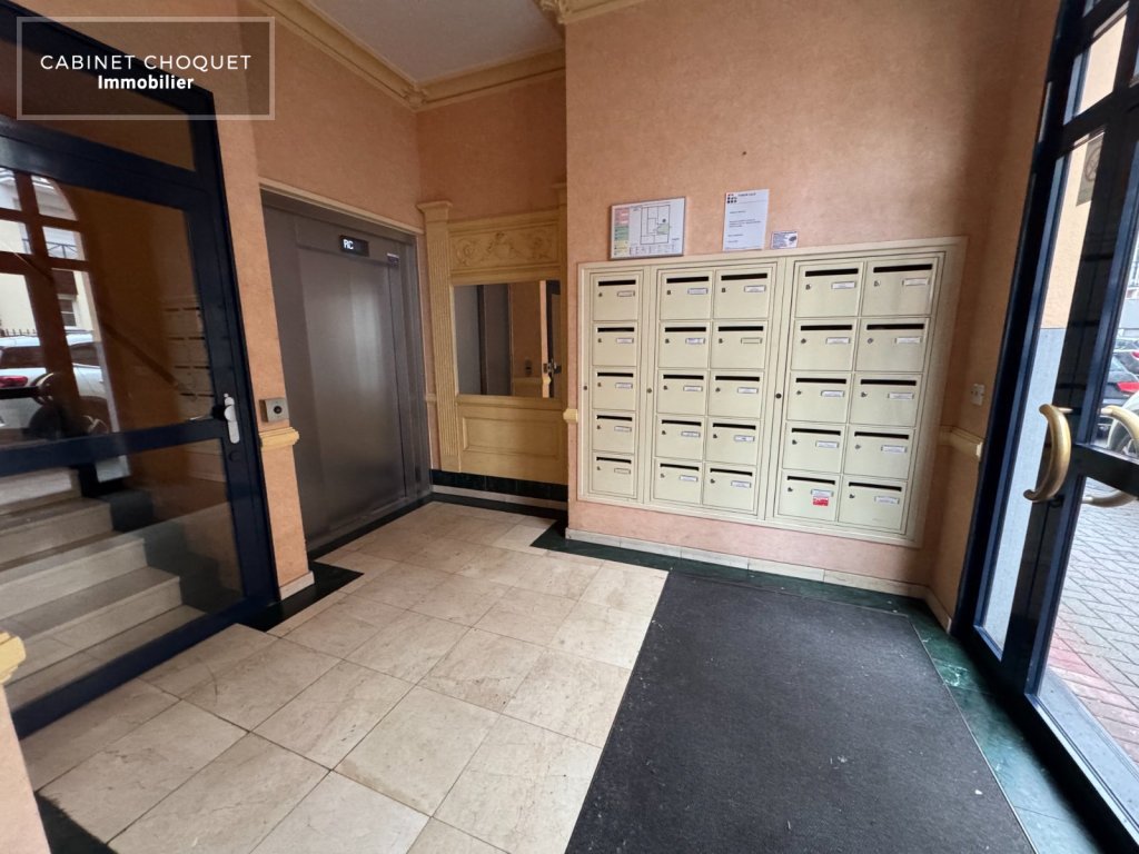 F2 AVEC GARAGE ET CAVE A LOUER - VIEUX-LILLE - 39.5 m2 - 779 &euro; charges comprises par mois