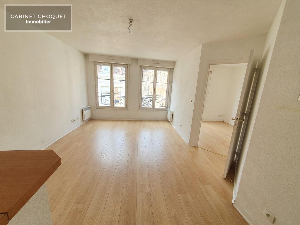 LILLE - COEUR VIEUX LILLE - PROX RUE DE GAND - PROX PLACE LOUISE DE BETTIGNIES - PROX GARES ET METRO - F2 AVEC PARKING - Disponible de suite