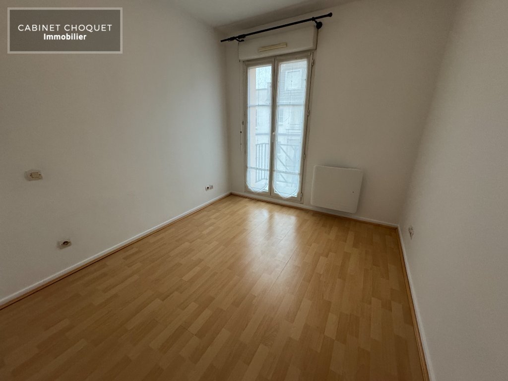 LILLE - VIEUX-LILLE - PROX AVENUE DU PEUPLE BELGE & RUE SAINT SEBASTIEN - IAE - COMMERCES - BUS - STATION V LILLE - Disponible de suite