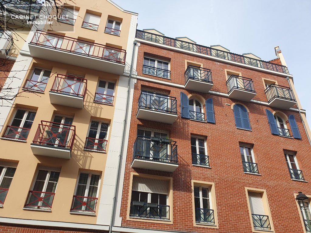 LILLE - VIEUX-LILLE - PROX AVENUE DU PEUPLE BELGE & RUE SAINT SEBASTIEN - IAE - COMMERCES - BUS - STATION V LILLE - Disponible de suite