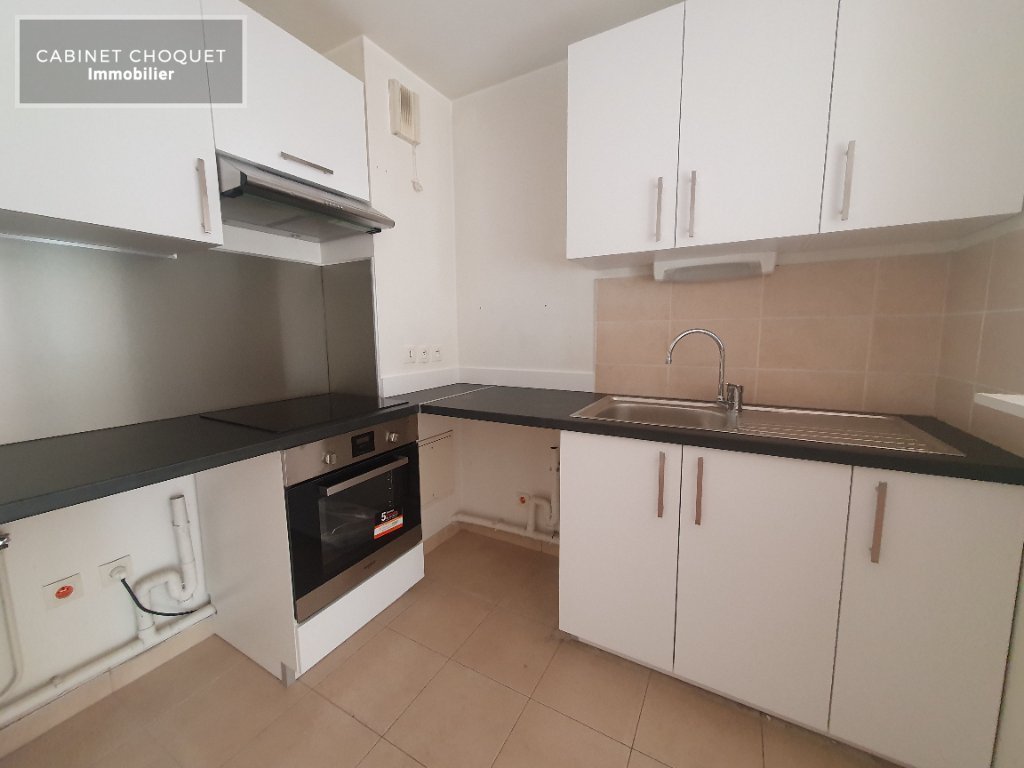 LILLE - VIEUX LILLE - PROX AVENUE DU PEUPLE BELGE & DE LA RUE ST SEBASTIEN - COMMERCES - BUS - F2 AVEC GARAGE - DISPONIBLE � partir du 15 f�vrier