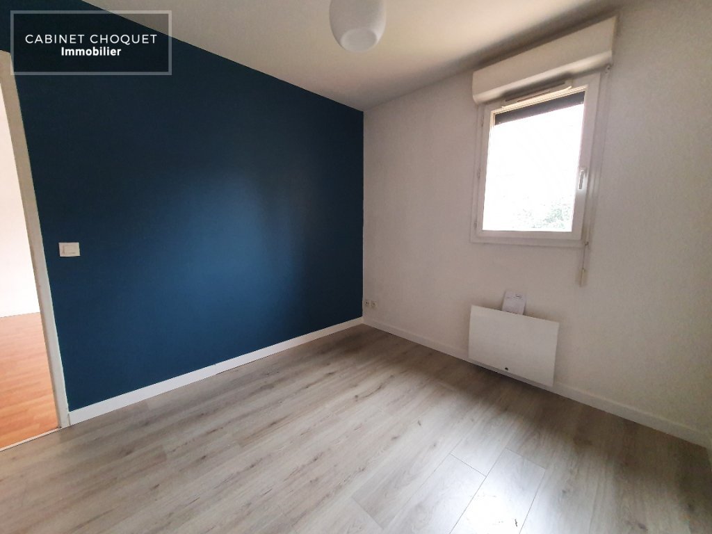 LILLE - VIEUX LILLE - PROX AVENUE DU PEUPLE BELGE & DE LA RUE ST SEBASTIEN - COMMERCES - BUS - F2 AVEC GARAGE - DISPONIBLE � partir du 15 f�vrier