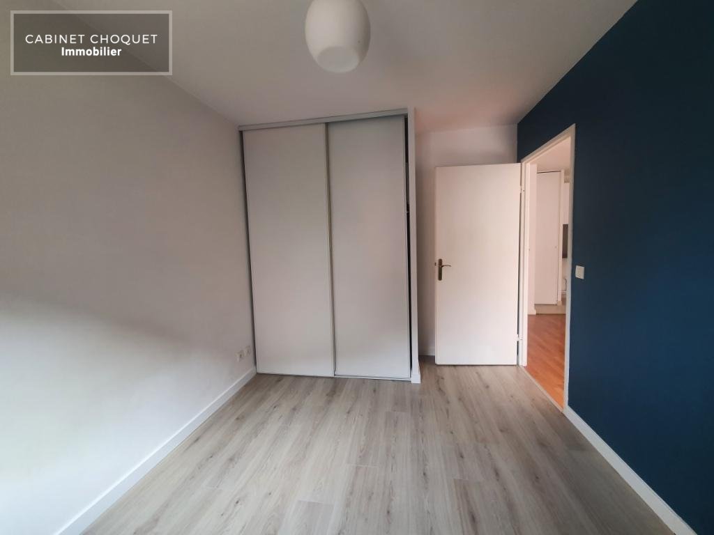 LILLE - VIEUX LILLE - PROX AVENUE DU PEUPLE BELGE & DE LA RUE ST SEBASTIEN - COMMERCES - BUS - F2 AVEC GARAGE - DISPONIBLE � partir du 15 f�vrier