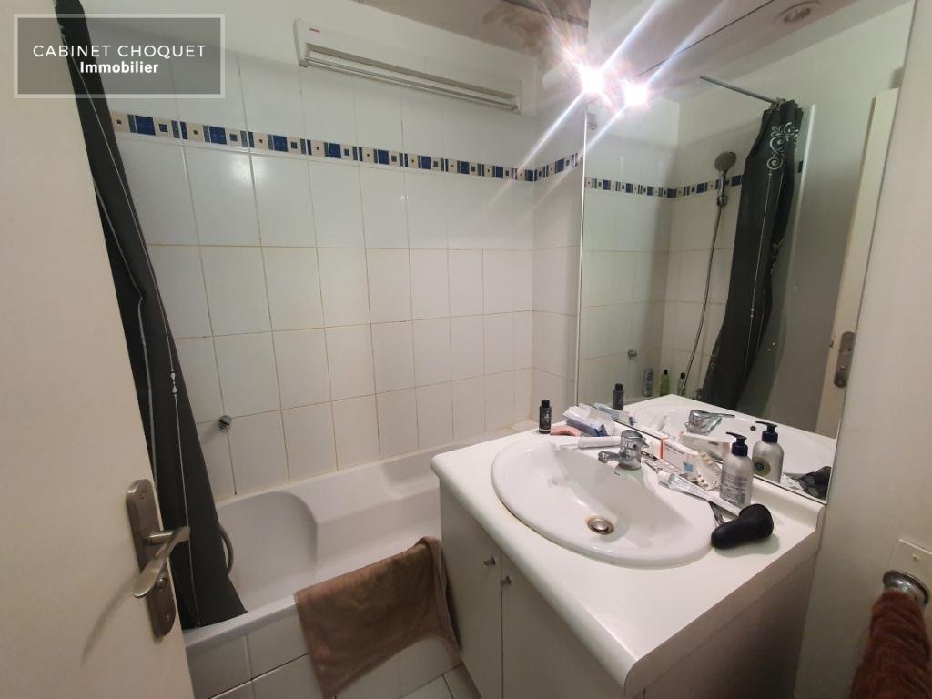 LILLE - VIEUX LILLE - PROX AVENUE DU PEUPLE BELGE & DE LA RUE ST SEBASTIEN - COMMERCES - BUS - F2 AVEC GARAGE - DISPONIBLE � partir du 15 f�vrier