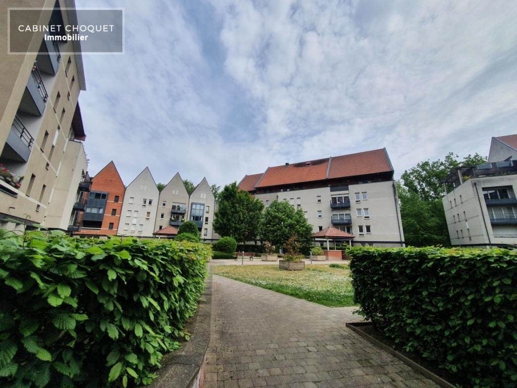 LILLE - VIEUX LILLE - PROX AVENUE DU PEUPLE BELGE & DE LA RUE ST SEBASTIEN - COMMERCES - BUS - F2 AVEC GARAGE - DISPONIBLE � partir du 15 f�vrier