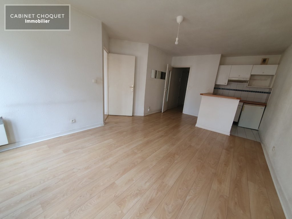 LILLE - COEUR VIEUX LILLE - PROX RUE DE GAND - PROX GARES ET METRO - F2 AVEC PARKING
