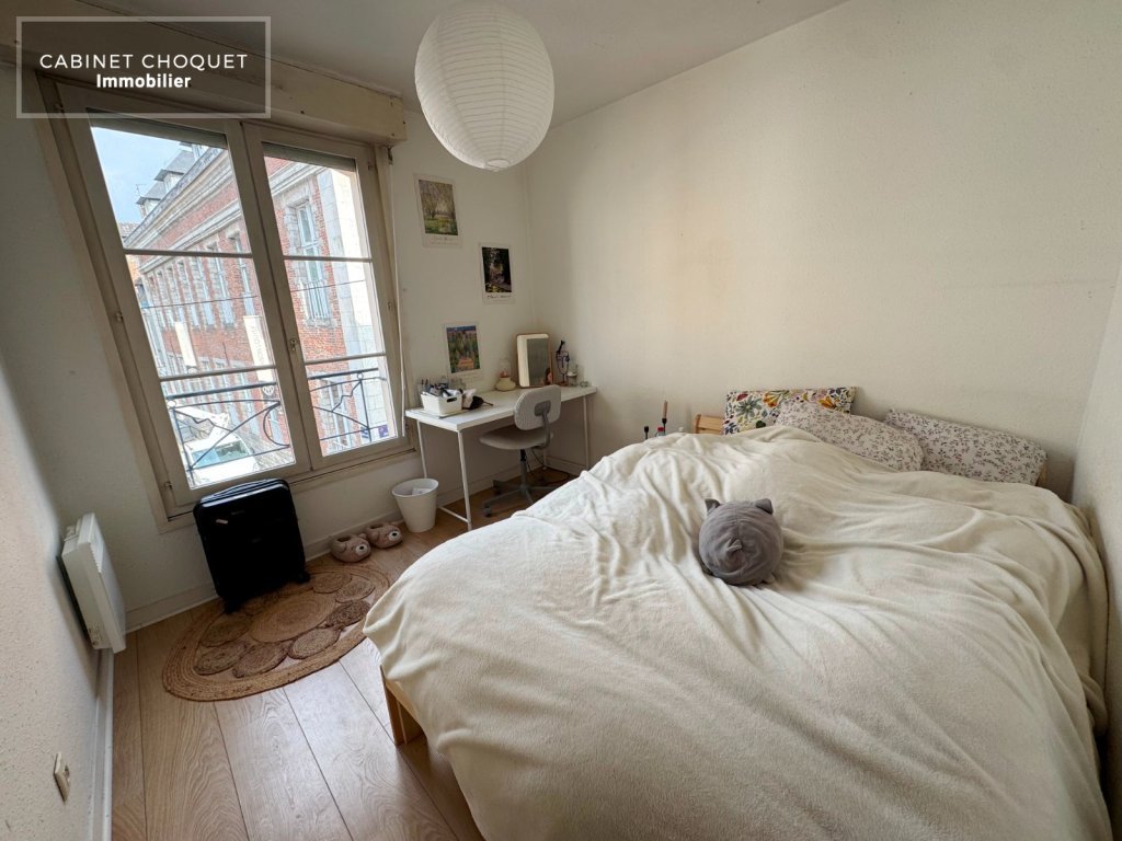 LILLE - COEUR VIEUX LILLE - PROX RUE DE GAND - PROX GARES ET METRO - F2 AVEC PARKING