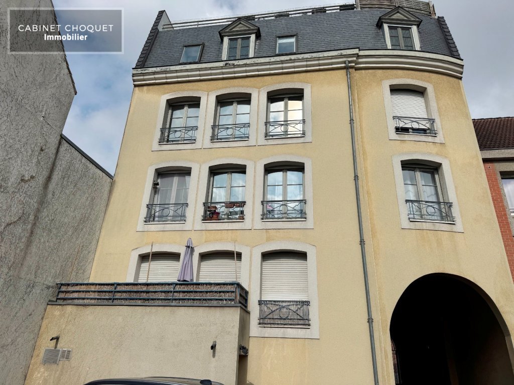 LILLE - COEUR VIEUX LILLE - PROX RUE DE GAND - PROX GARES ET METRO - F2 AVEC PARKING