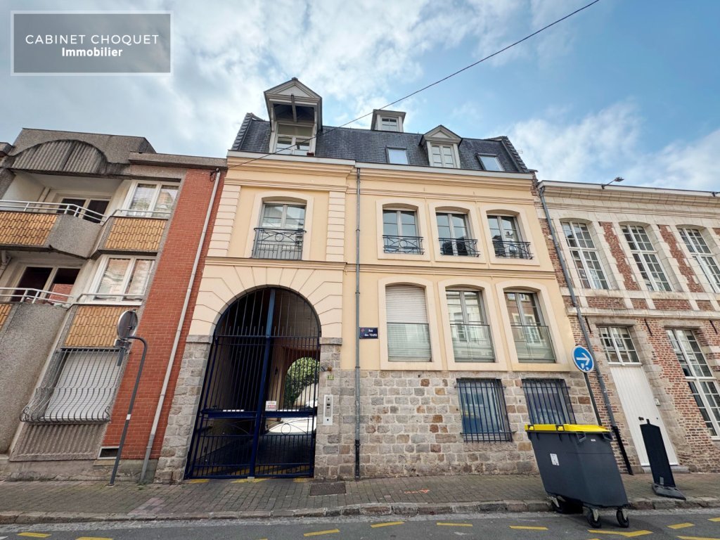 LILLE - COEUR VIEUX LILLE - PROX RUE DE GAND - PROX GARES ET METRO - F2 AVEC PARKING