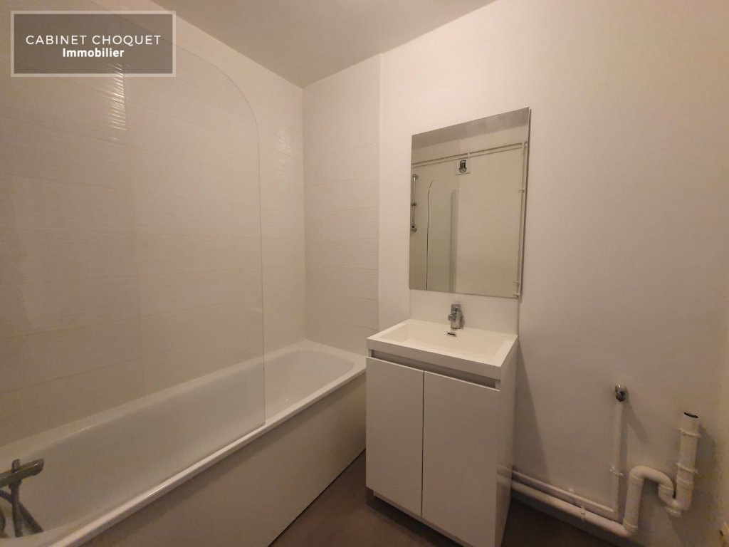 LA MADELEINE - LIMITE VIEUX LILLE  - PROX PLACE DU MARCHE & RUE JEANNE MAILLOTTE - BUS - F3  AVEC BALCON & PARKING - Disponible de suite