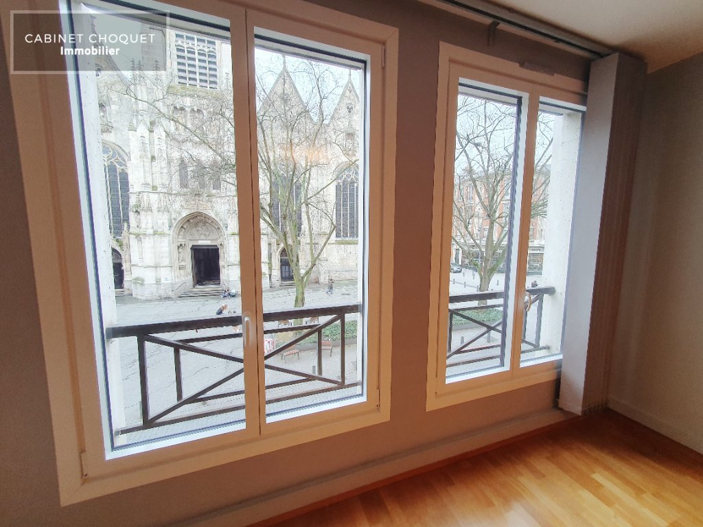 LILLE - CENTRE - PROX GRAND PLACE & OPERA - METRO RIHOUR - GARE LILLE FLANDRES - COMMERCES - Disponible de suite