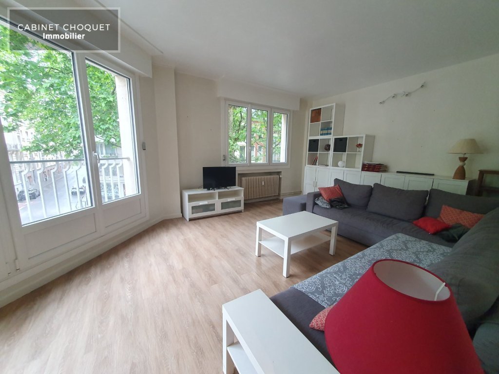LILLE - PLEIN CENTRE - LIMITE VIEUX LILLE - PROX QUAI DU WAULT & ESPLANADE - METRO RIHOUR - COMMERCES - F2 BIS MEUBLE