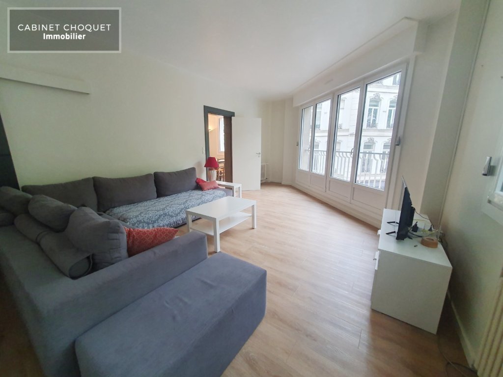 LILLE - PLEIN CENTRE - LIMITE VIEUX LILLE - PROX QUAI DU WAULT & ESPLANADE - METRO RIHOUR - COMMERCES - F2 BIS MEUBLE