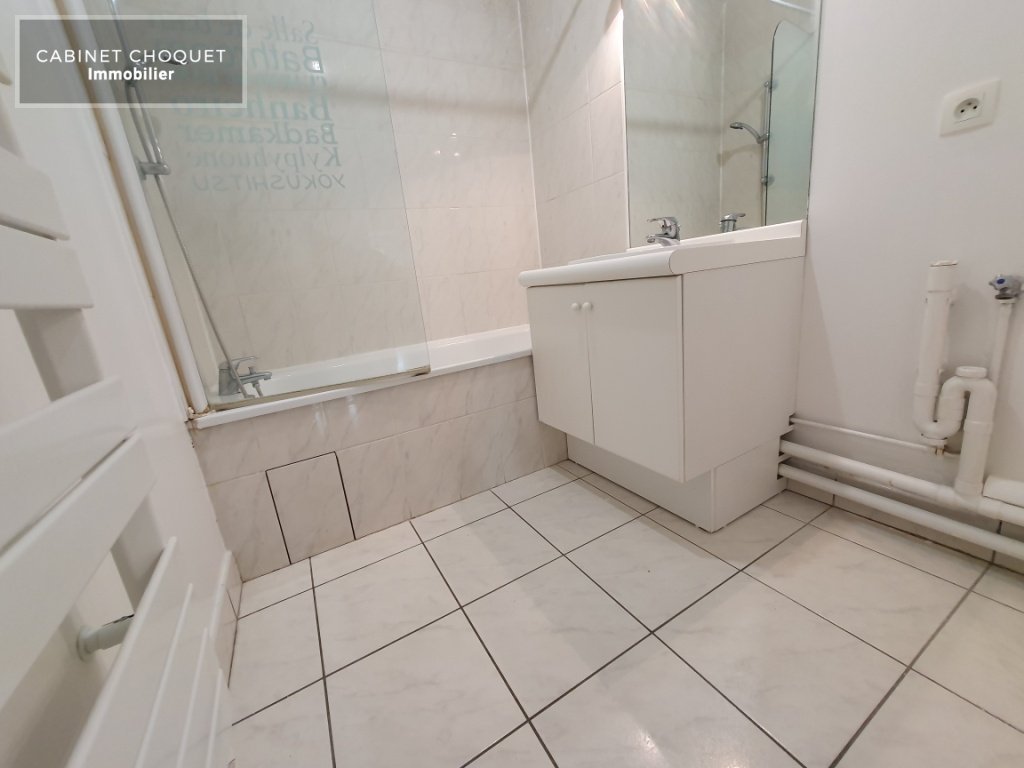 LILLE - ENTRE VAUBAN & GAMBETTA - PROX METRO CORMONTAIGNE - COMMERCES - F3 MEUBLE AVEC GARAGE, BALCON & CAVE - DISPONIBLE LE 29 JANVIER