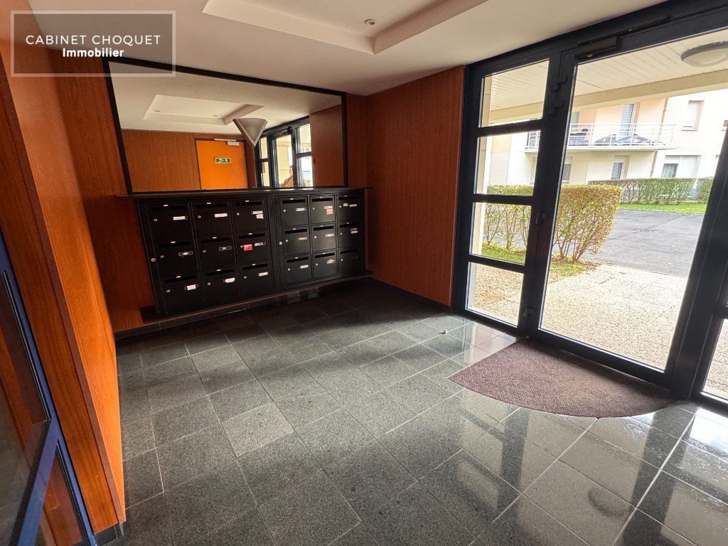 LILLE - ENTRE VAUBAN & GAMBETTA - PROX METRO CORMONTAIGNE - COMMERCES - F3 MEUBLE AVEC GARAGE, BALCON & CAVE - DISPONIBLE LE 29 JANVIER