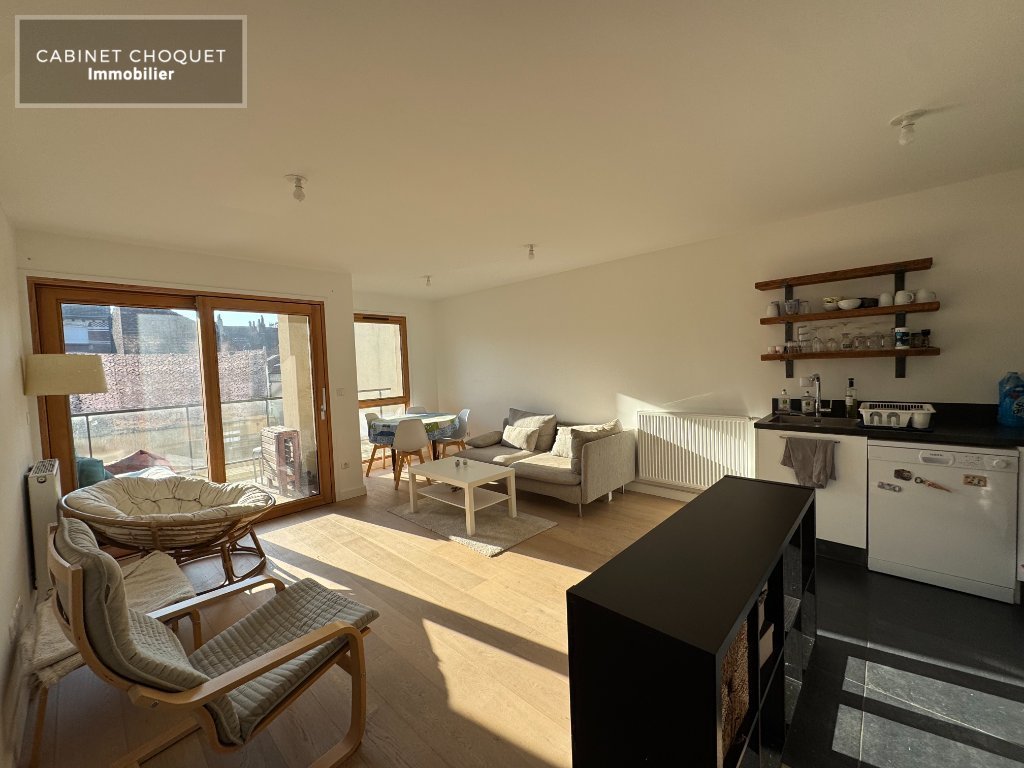 LILLE - CENTRE - ENTRE METROS GAMBETTA ET REPUBLIQUE - PROX. THEATRE SEBASTOPOL - COMMERCES - F3 AVEC PARKING ET BALCON  - Disponible rapidement