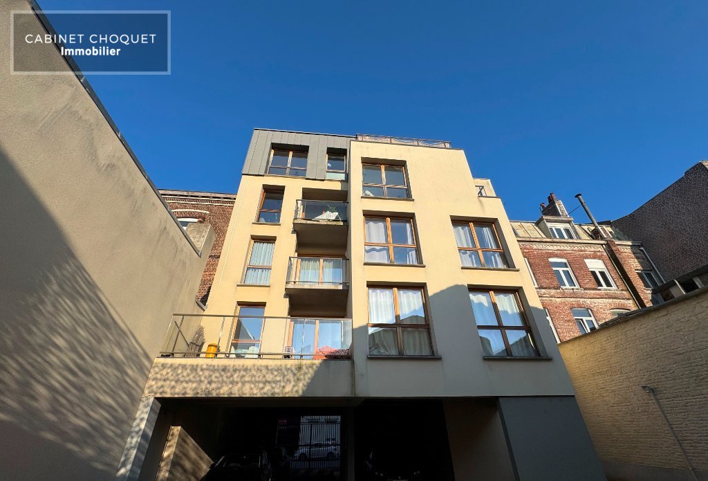 LILLE - CENTRE - ENTRE METROS GAMBETTA ET REPUBLIQUE - PROX. THEATRE SEBASTOPOL - COMMERCES - F3 AVEC PARKING ET BALCON  - Disponible rapidement