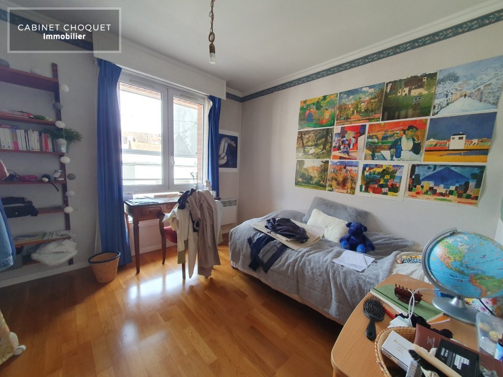 LILLE - LISIERE CENTRE - PROX PARC JB LEBAS & GARE ST SAUVEUR - METRO - STATION V LILLE - F3 MEUBLE AVEC BALCON & PARKING - Disponible de suite