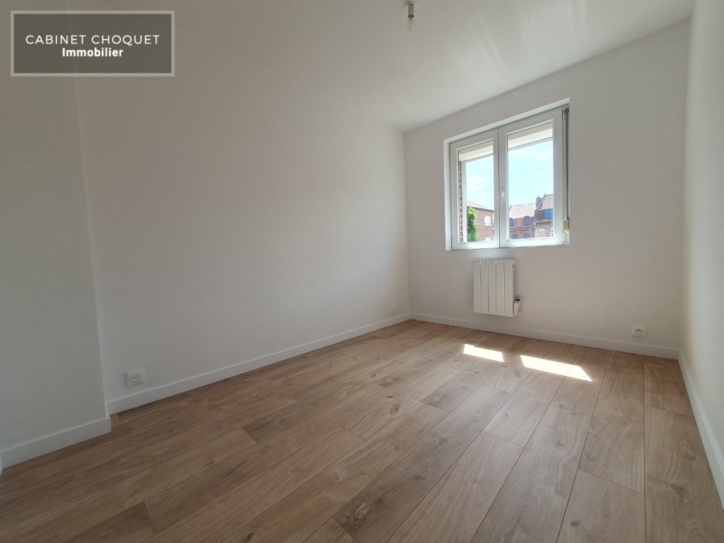 F3 ENTIEREMENT RENOVEE A LOUER - LILLE MONT DE TERRE - 53.5 m2 - 770 &euro; charges comprises par mois