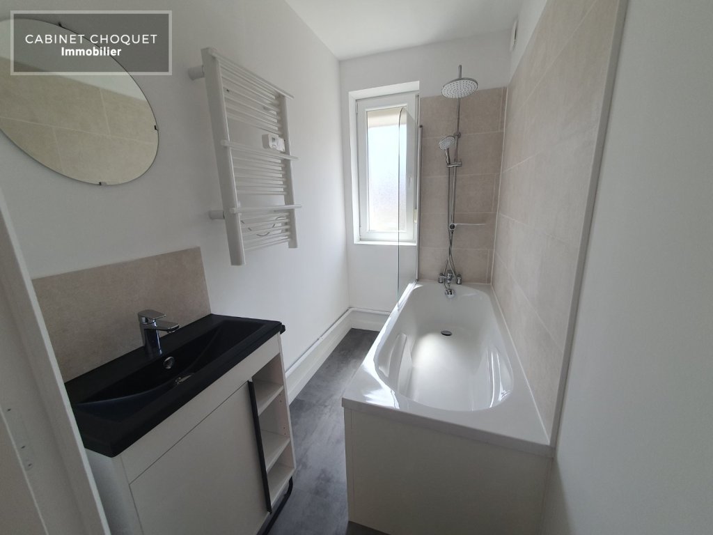 F3 ENTIEREMENT RENOVEE A LOUER - LILLE MONT DE TERRE - 53.5 m2 - 770 &euro; charges comprises par mois