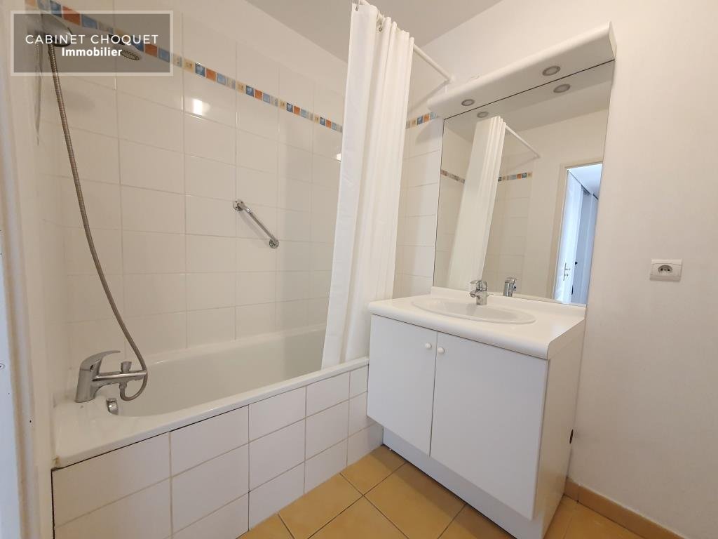 MOUVAUX - PROX BD DE LA MARNE & QUAI DU BLANC SEAU - TRAM - BUS - FACILITES GRANDS AXES - F3 AVEC TERRASSE ET PARKING - Disponible le 29 dcembre