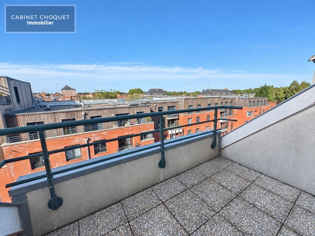 LILLE - VIEUX LILLE - PROX AV DU PEUPLE BELGE - COMMERCES - BUS - STATION V LILLE - F3 AVEC TERRASSE ET PARKING - Disponible de suite